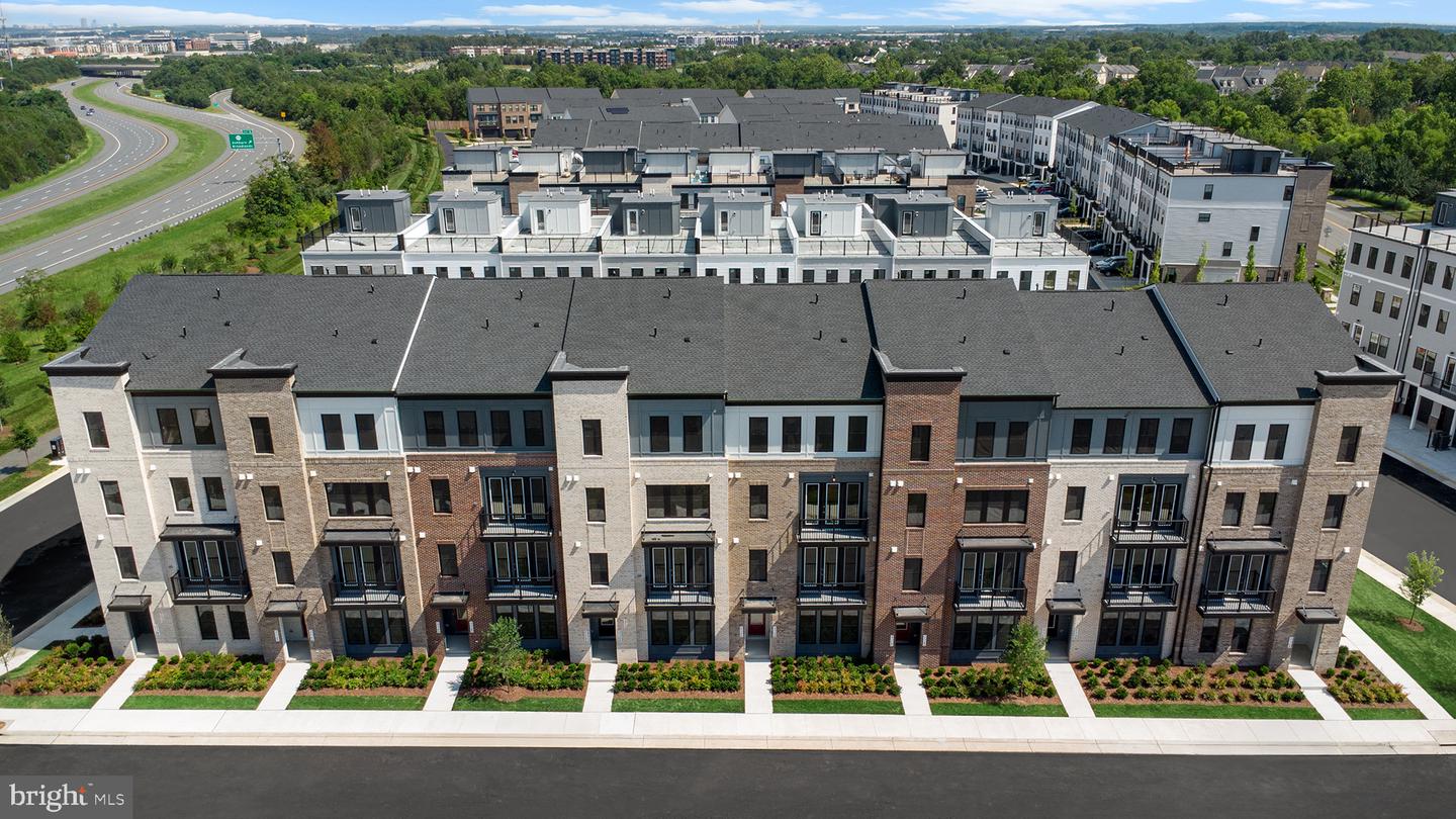 43305 Farringdon Square, Broadlands