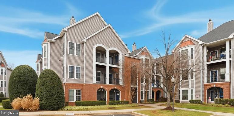 20419 Riverbend Square #301, Sterling