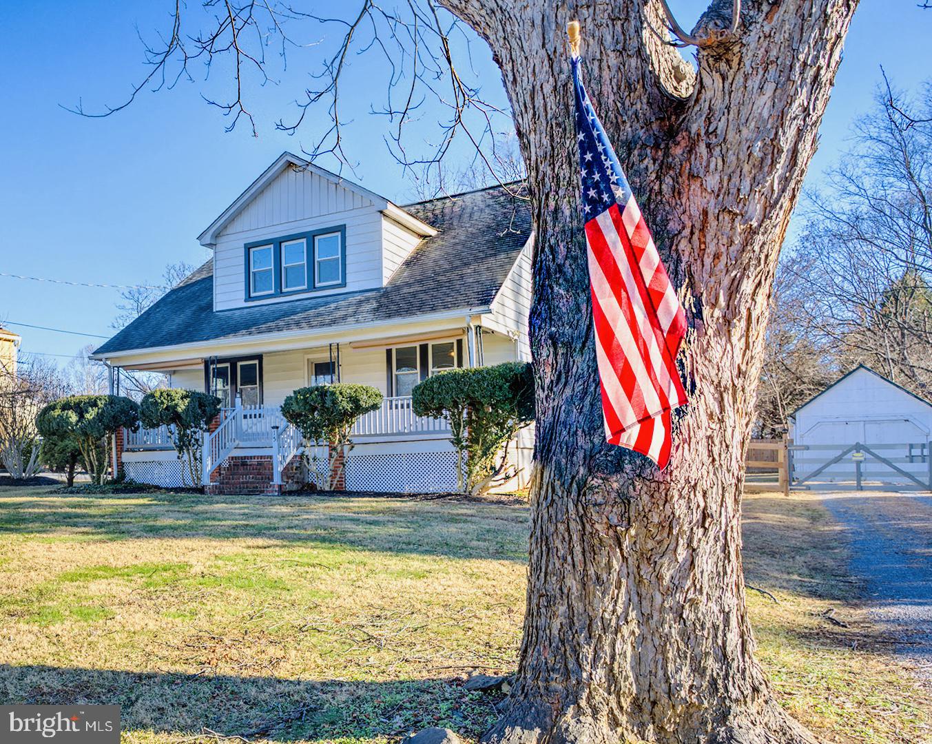 15 N Locust Street, Round Hill