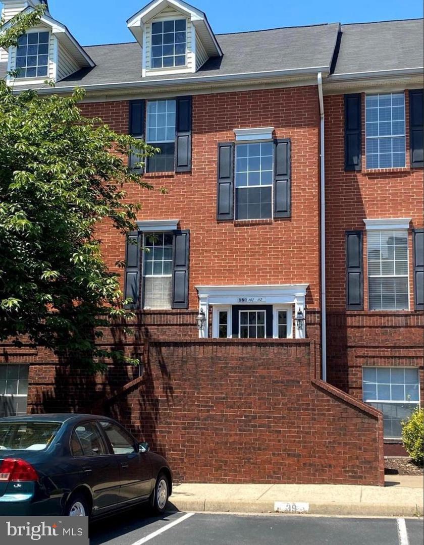 660 Gateway Drive SE #111, Leesburg