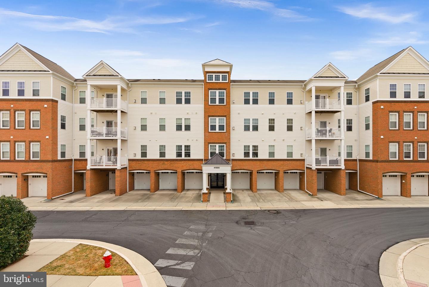 41895 Cathedral Valley Square #407, Aldie