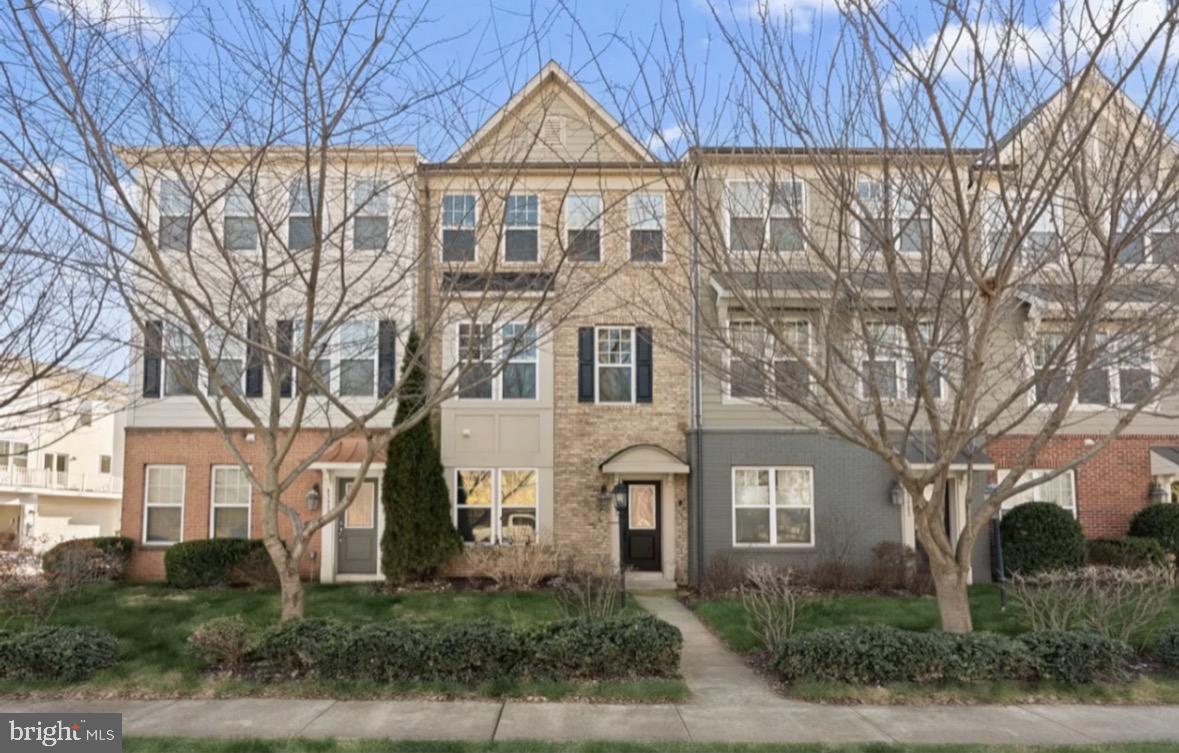43985 Eastgate View Drive, Chantilly