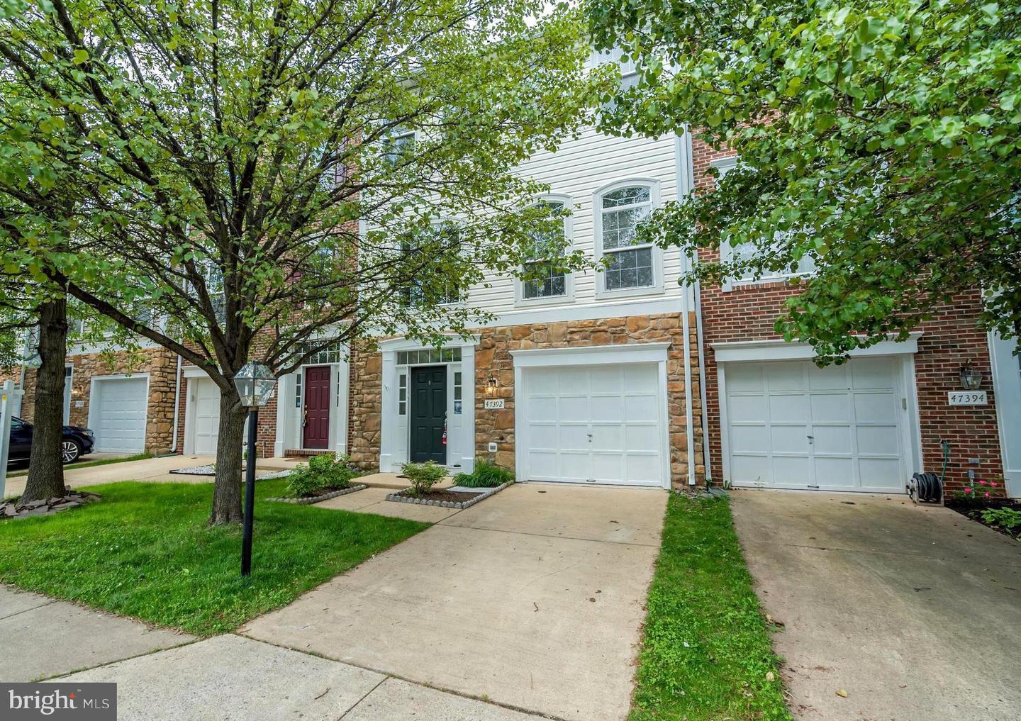 47392 Victoria Falls Square, Sterling