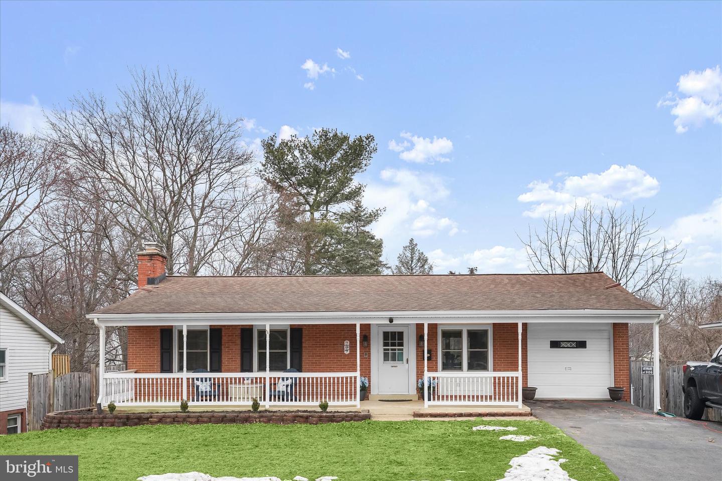 709 W Poplar Road, Sterling