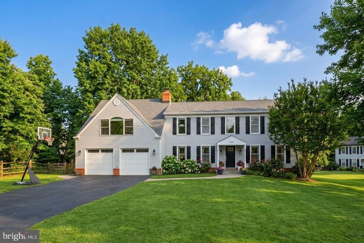 10172 Yorktown Way, Great Falls