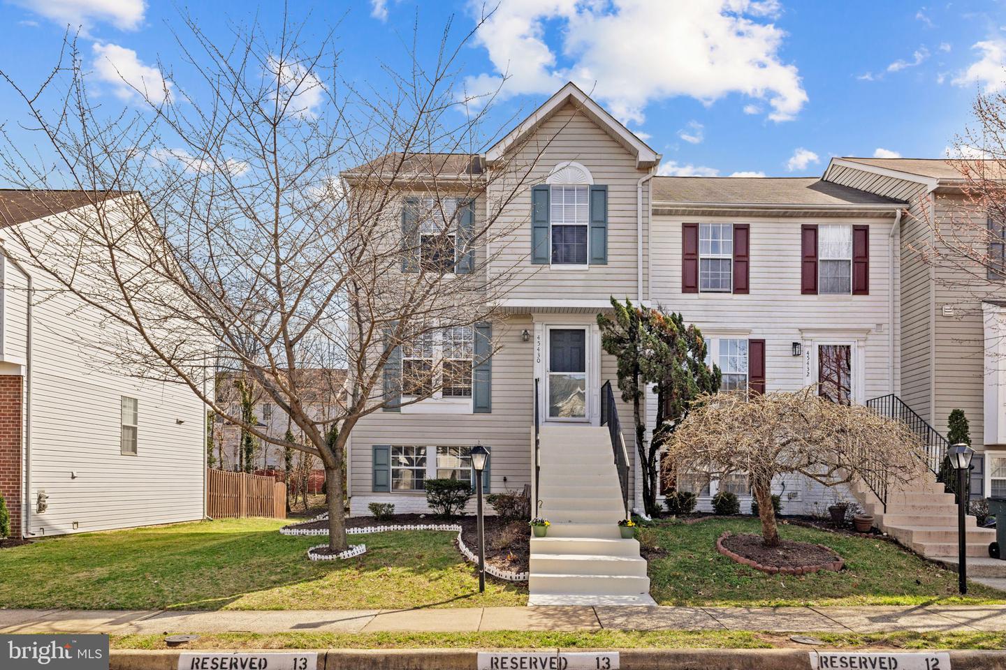 45430 Gable Square, Sterling
