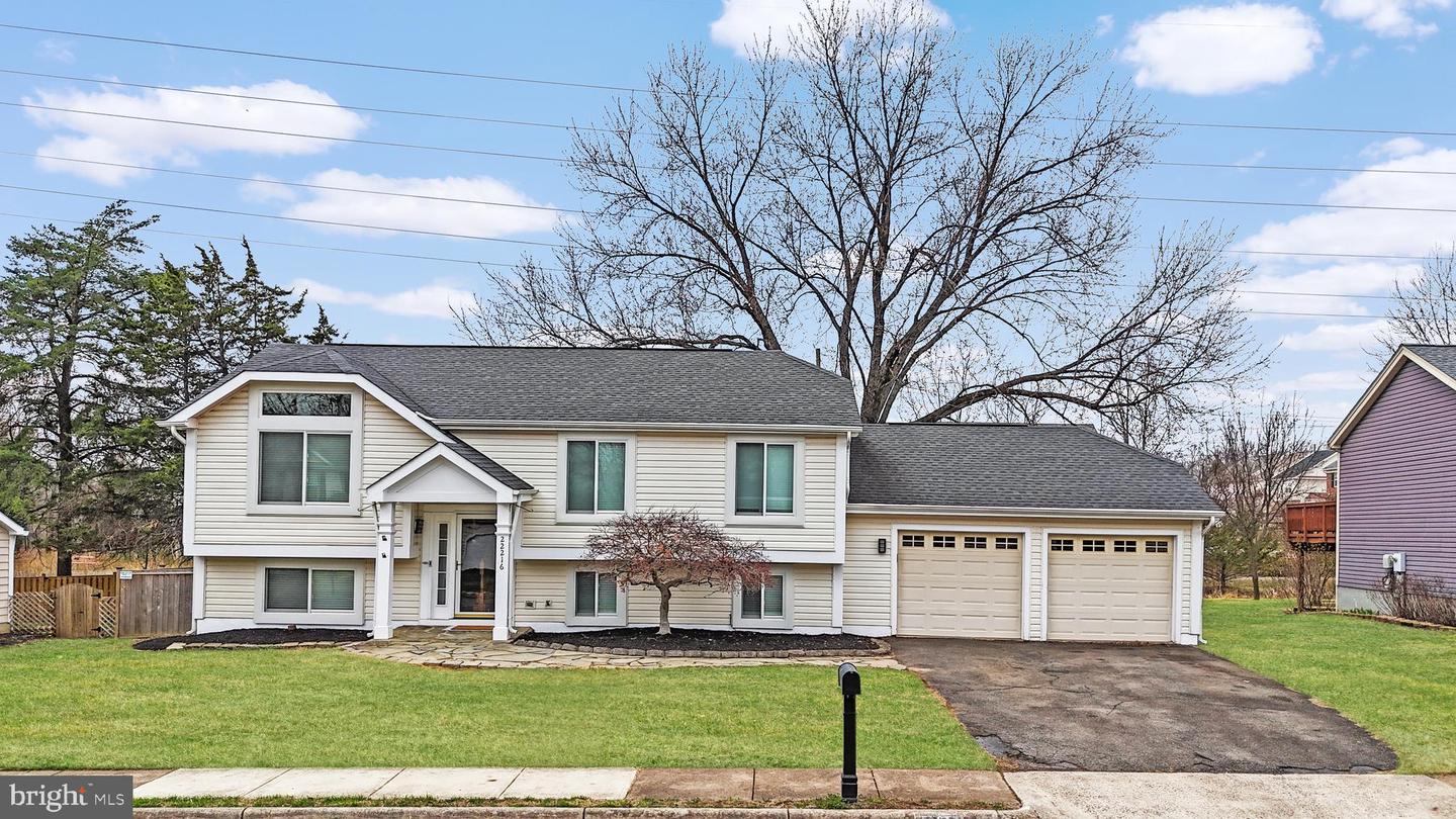 22216 Stablehouse Drive, Sterling