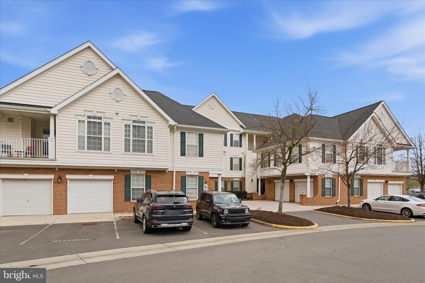 25300 Lake Mist Square #202, Chantilly