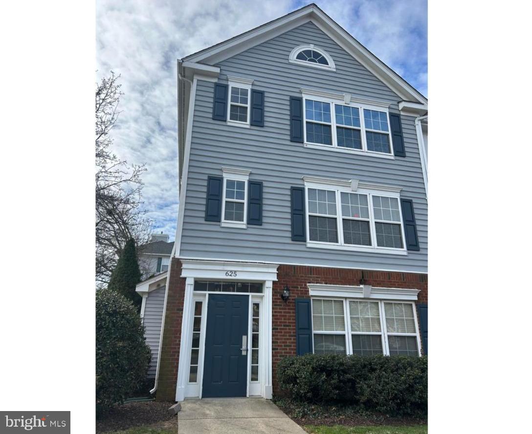 625 Constellation Square SE #a, Leesburg