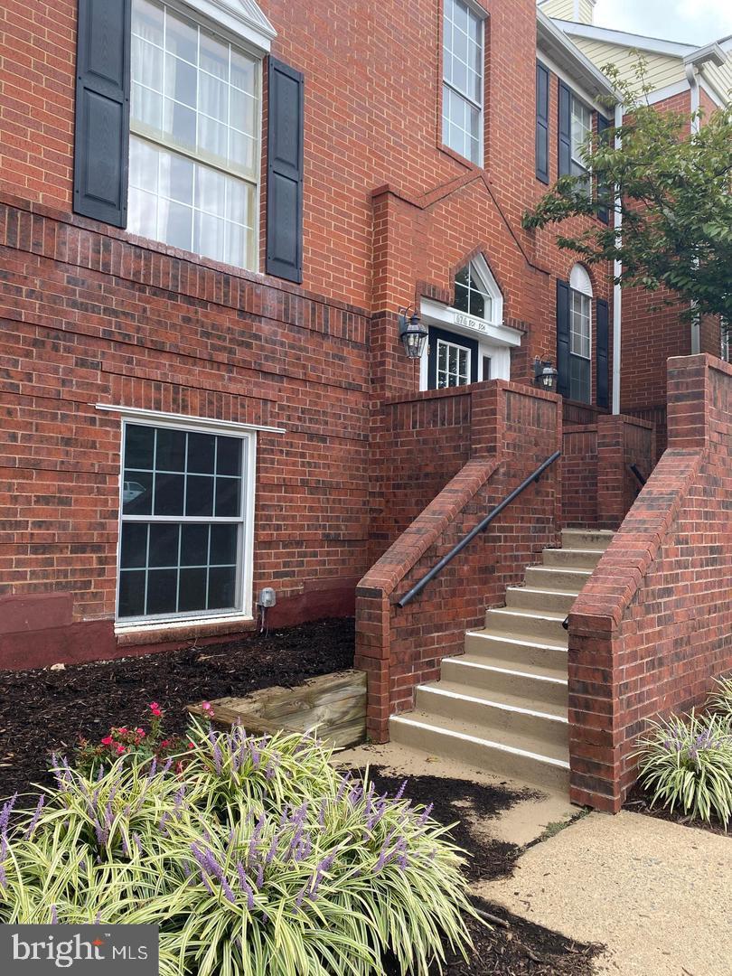 676 Gateway Drive SE #804, Leesburg