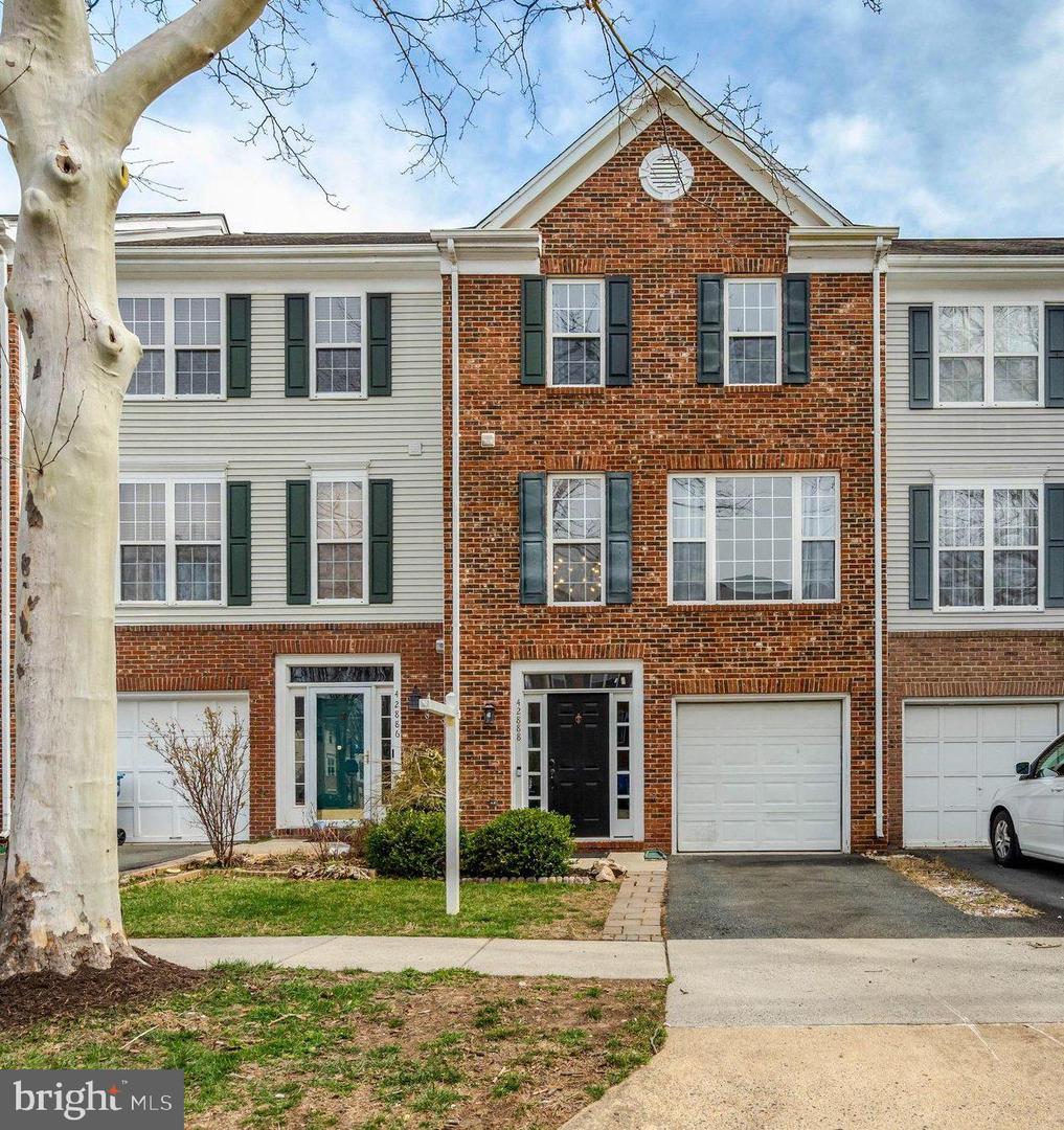 42888 Golf View Drive, Chantilly
