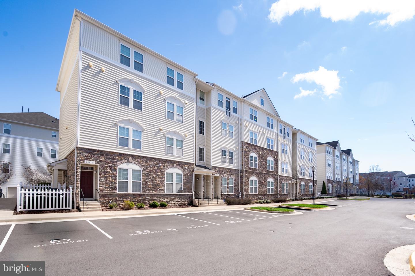 24672 Byrne Meadow Square, Aldie