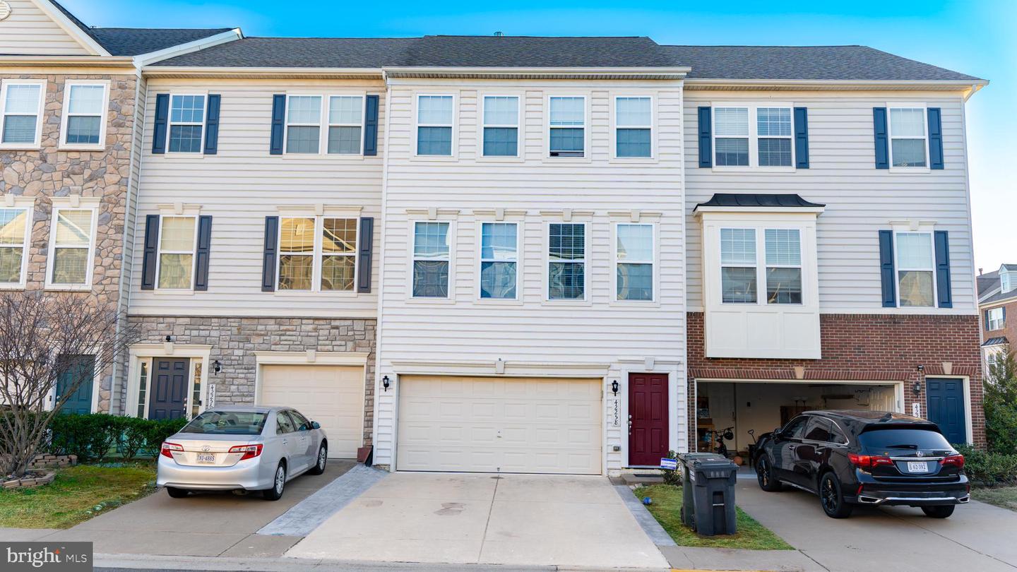42258 Dean Chapel Square, Chantilly