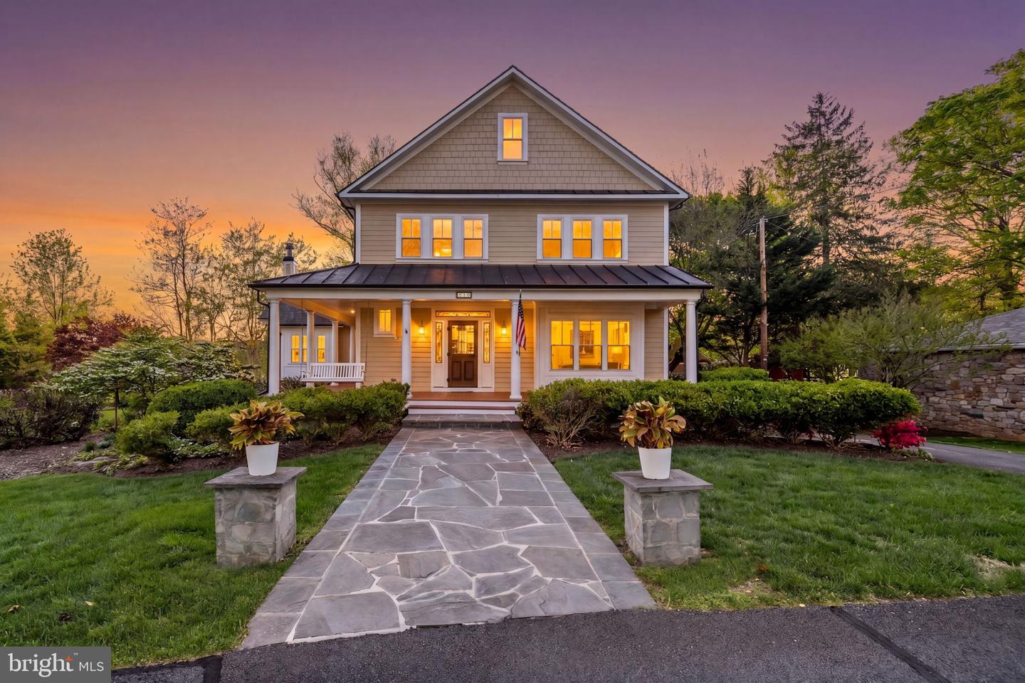 10 N Locust Street, Round Hill