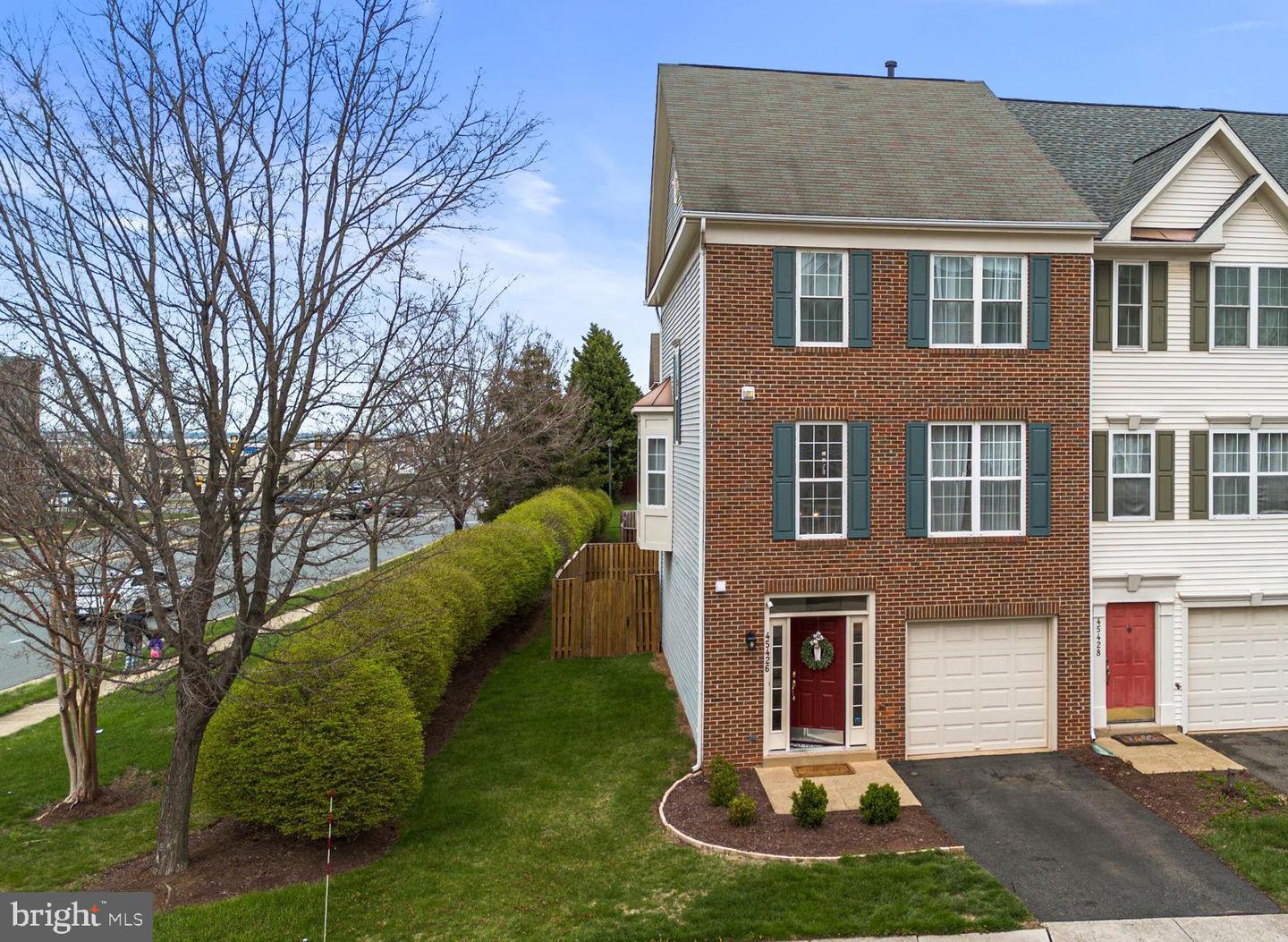 45426 Clarkes Crossing Square, Sterling