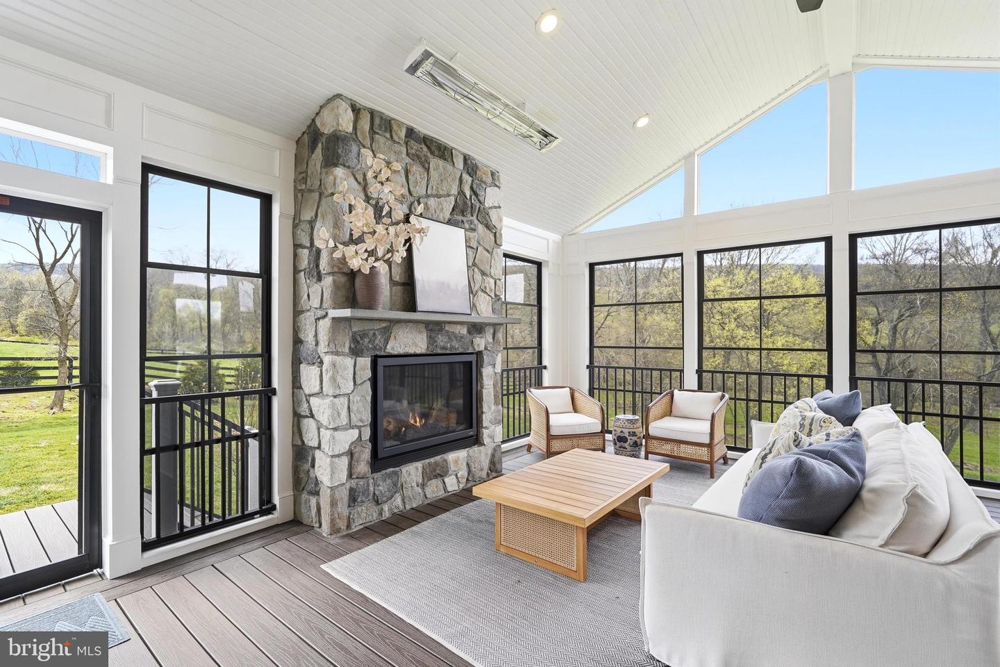 35264 Greyfriar Drive, Round Hill