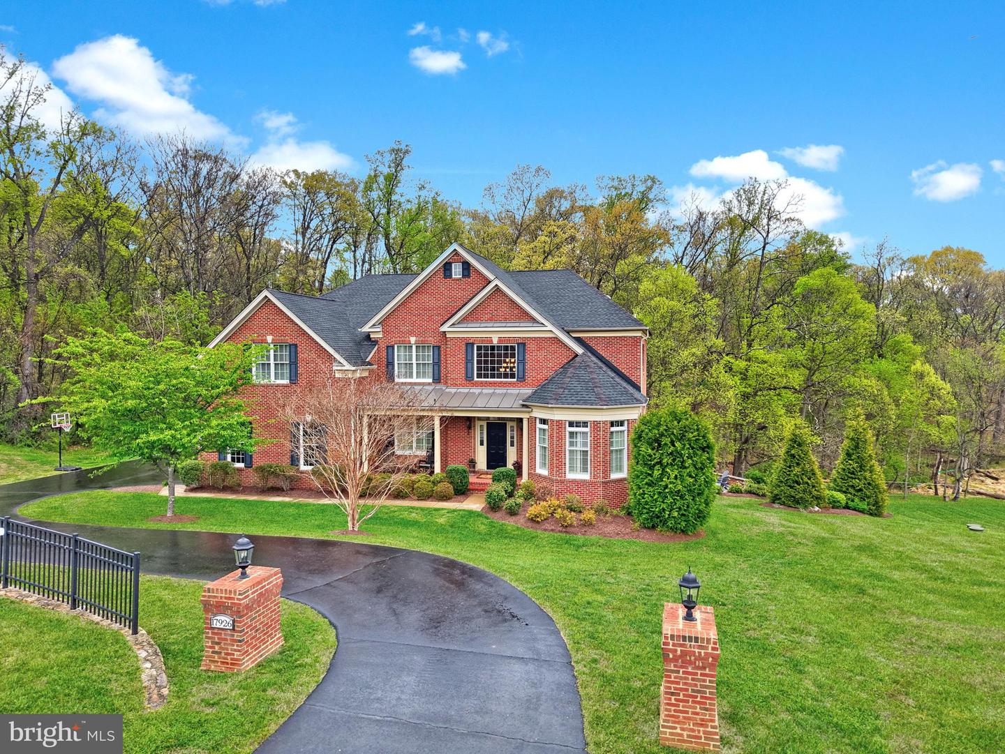 17926 Skip Away Court, Leesburg