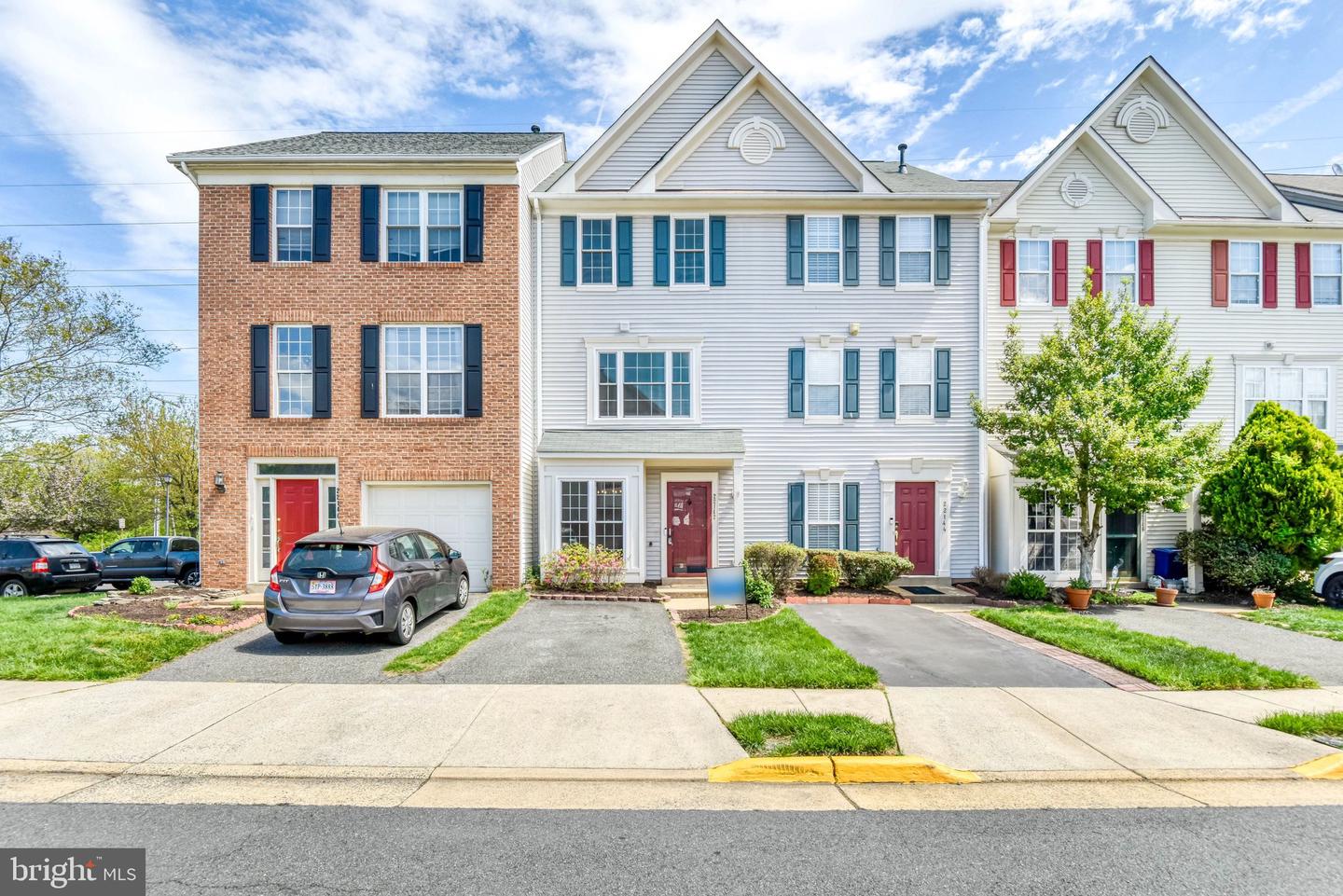 22142 Trailside Square, Sterling