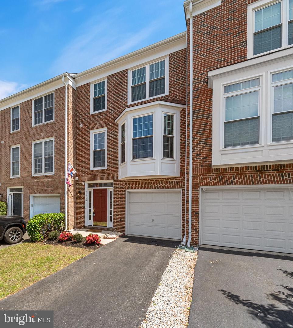 25236 Dunvegan, Chantilly