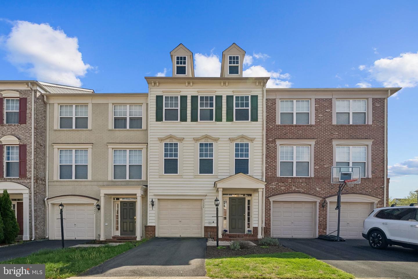 43255 Sunderleigh Square, Broadlands