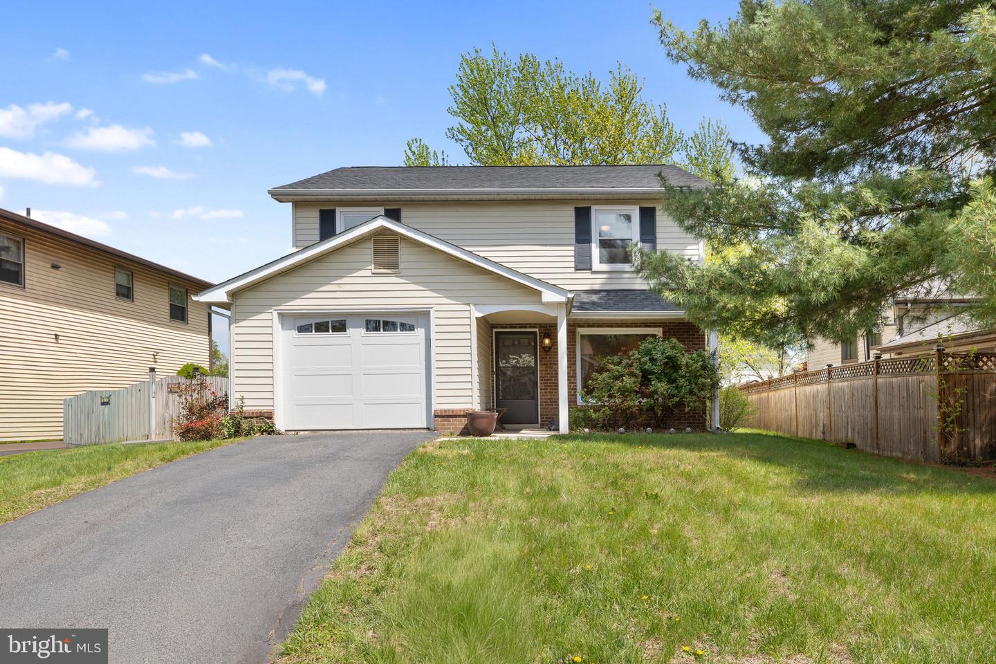 102 Sexton Court, Sterling