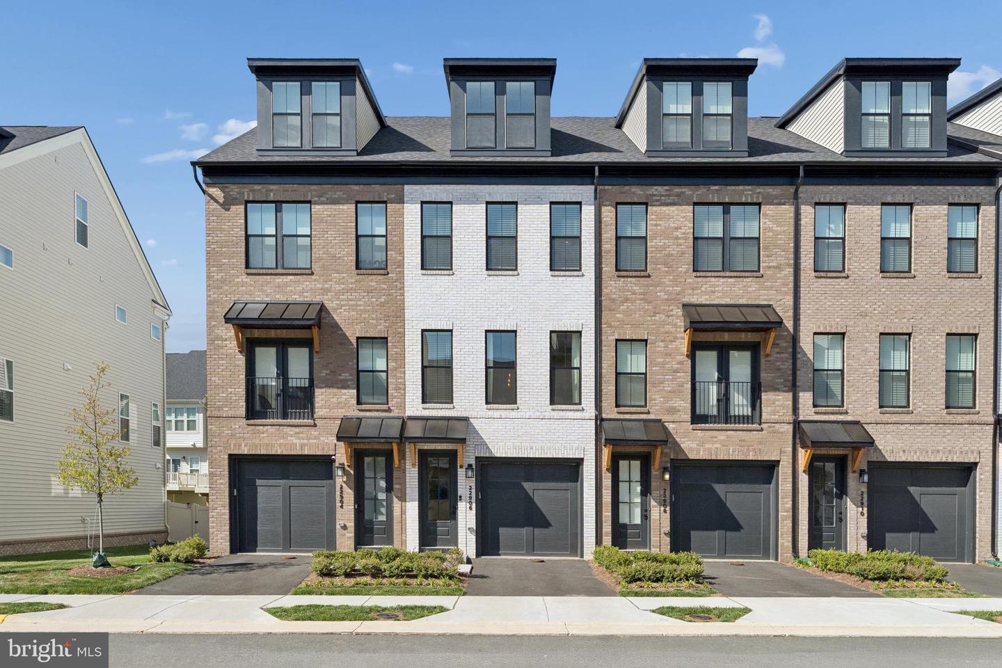 22906 Tawny Pine, Ashburn