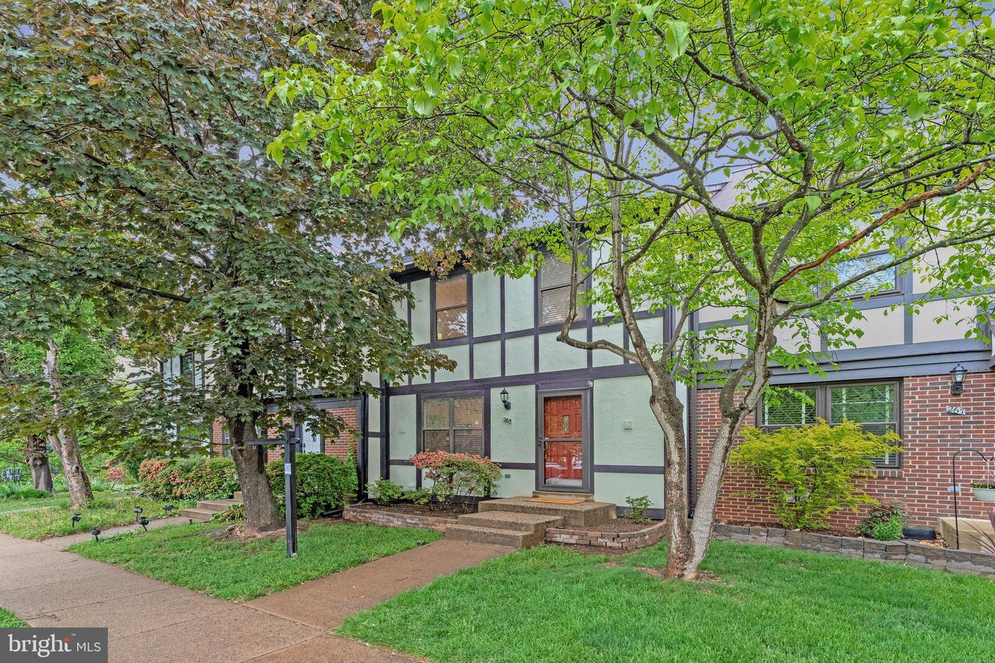 265 Chelmsford Court, Sterling
