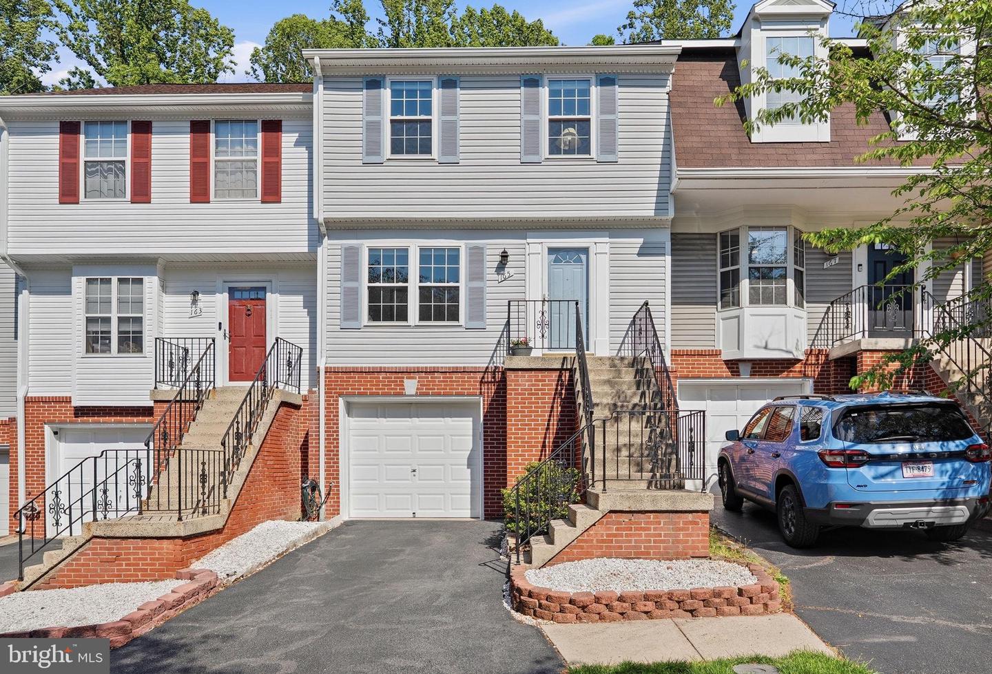 165 Sulgrave Court, Sterling
