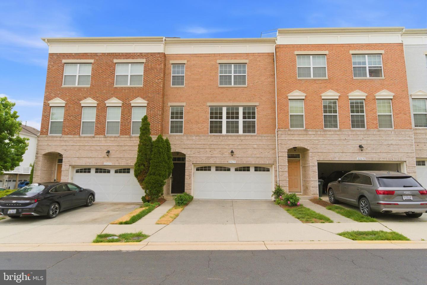 22693 Flowing Spring Square, Brambleton