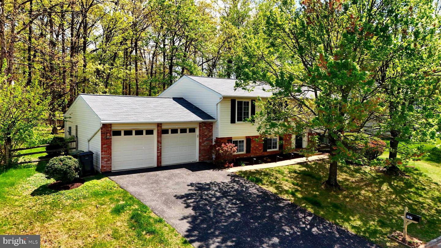 207 Silverleaf Drive, Sterling