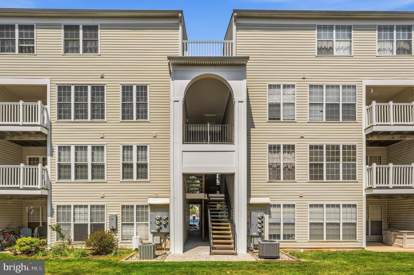 21843 Baldwin Sq # 301