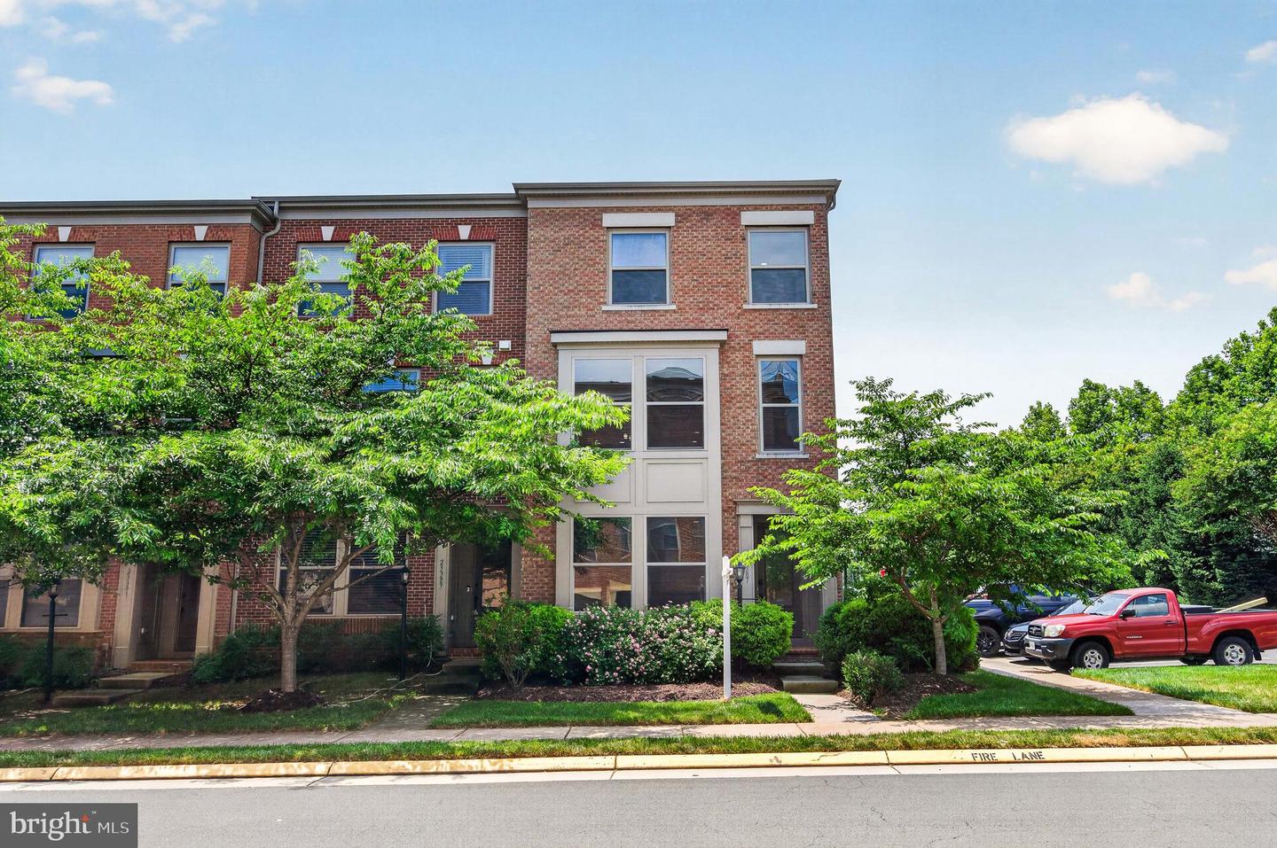 23387 Epperson Square