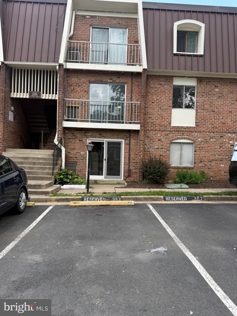 221 N Fillmore Avenue #6