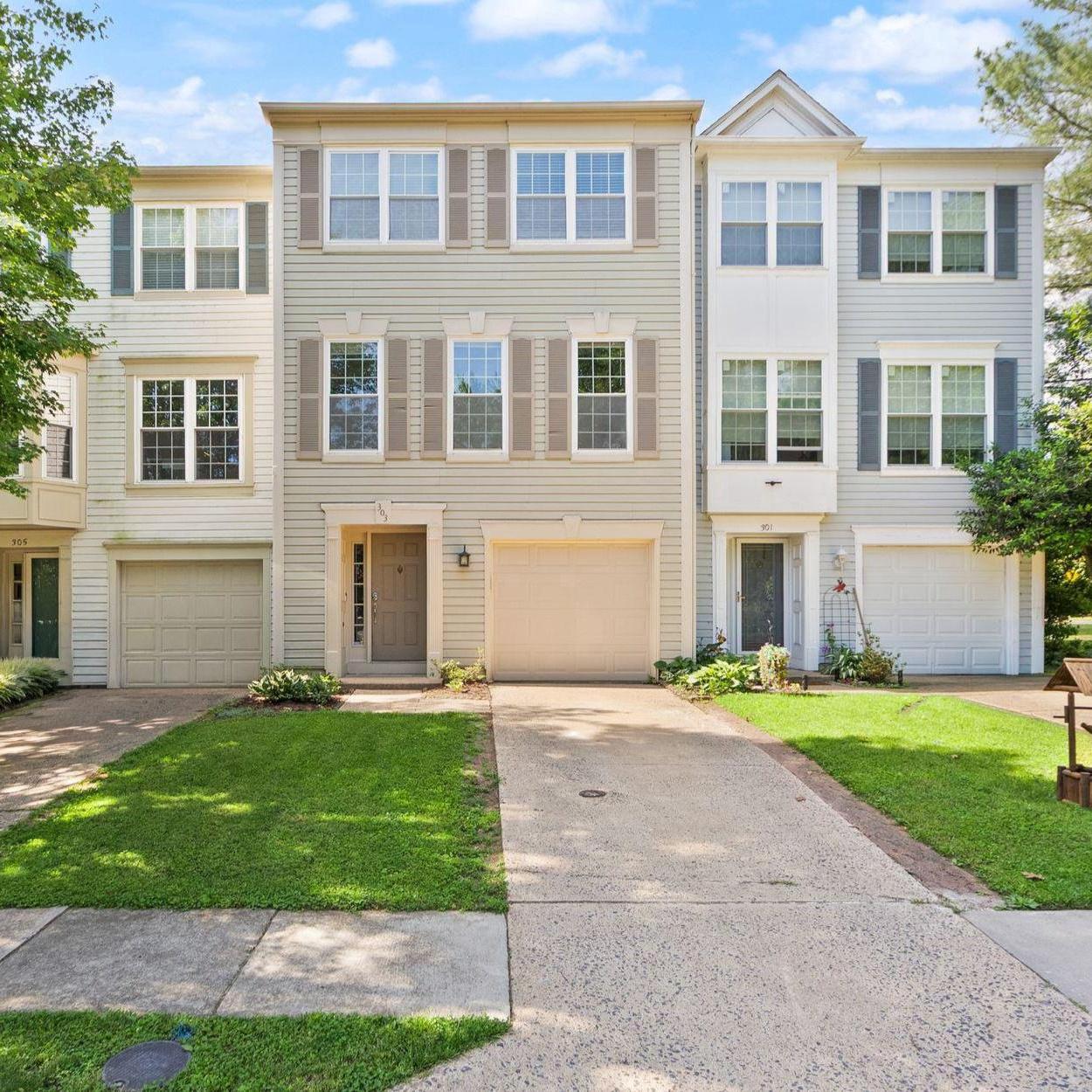 303 Barnfield Square NE, Leesburg
