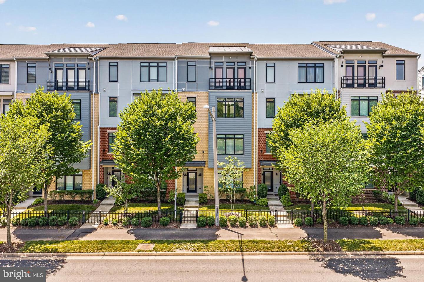 1210 Ribbon Limestone Terrace SE