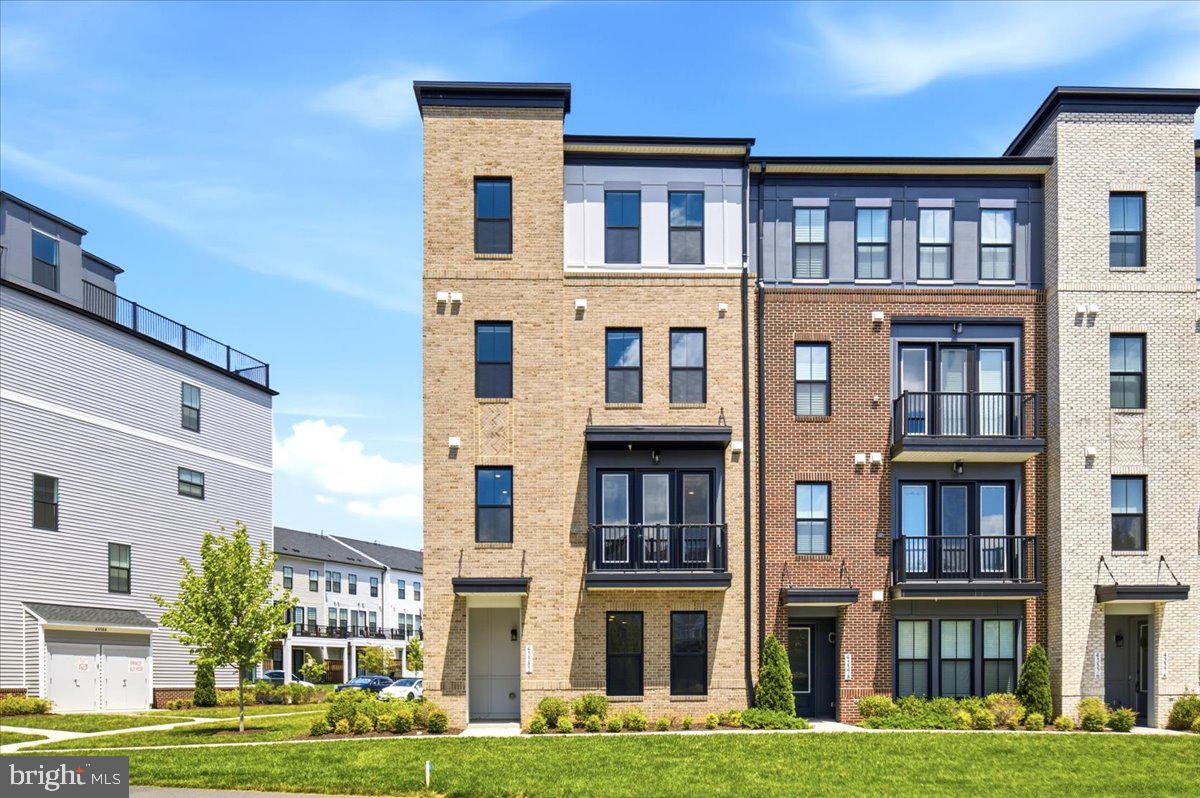 43382 Farringdon Square