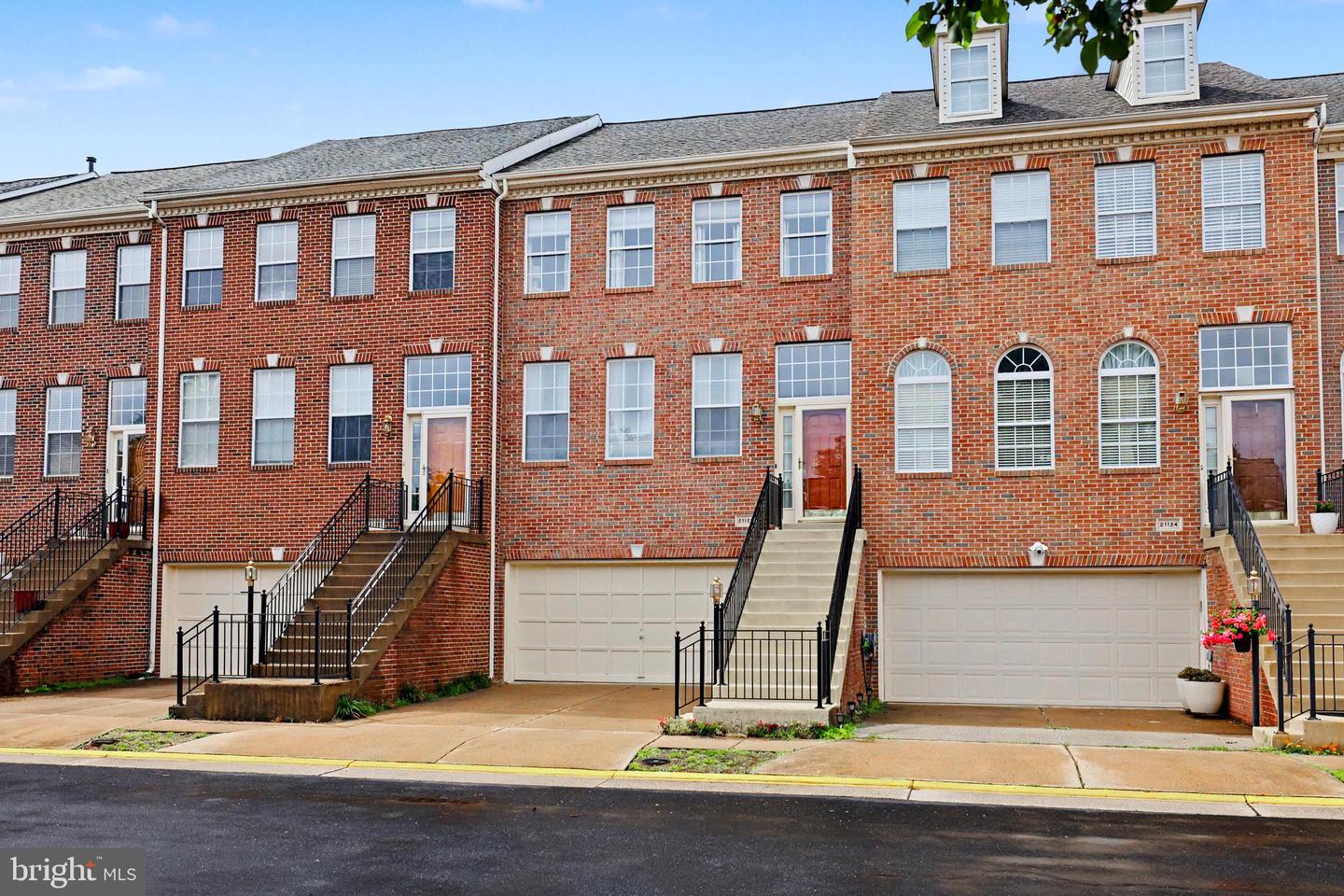 21122 Angela Square