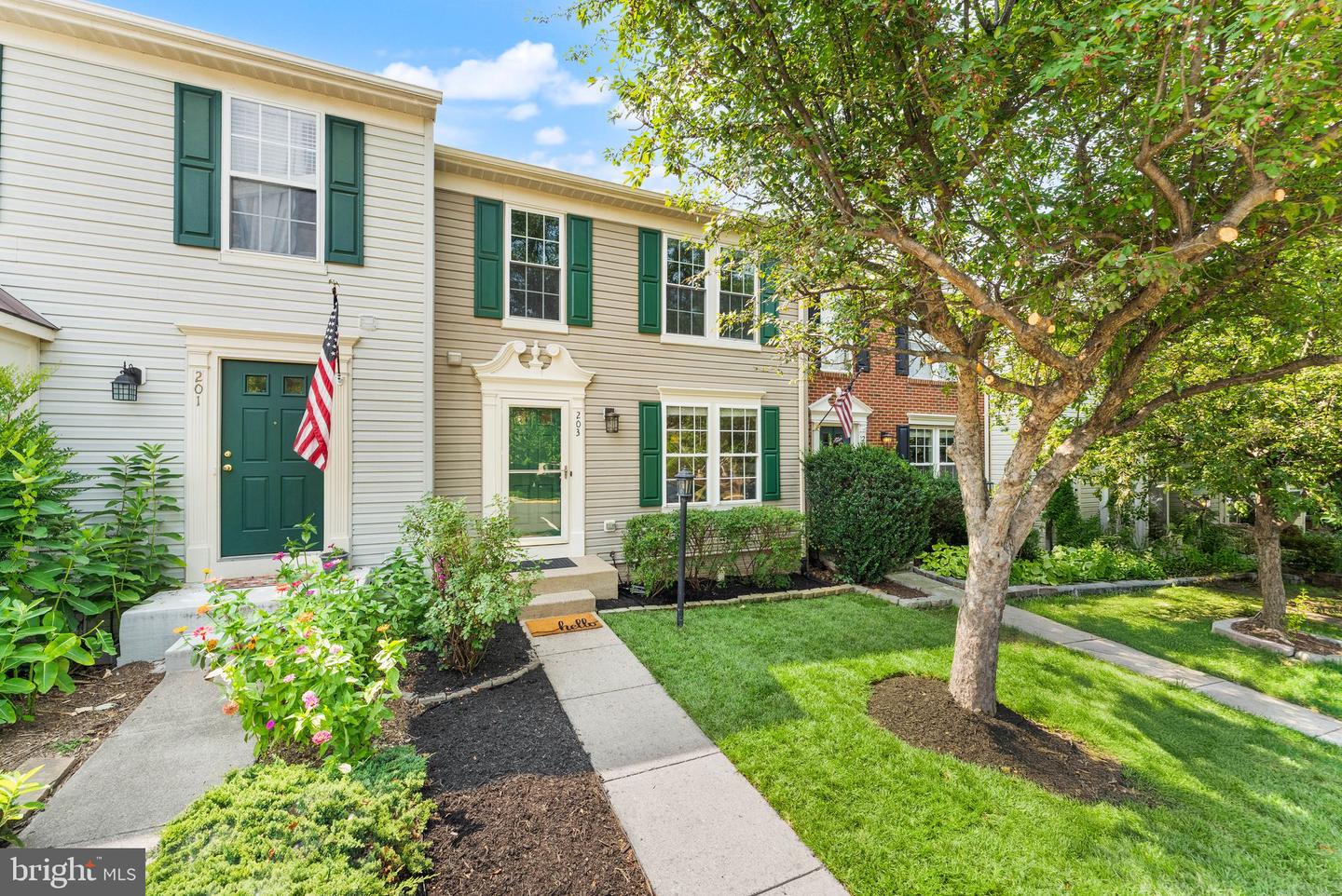 203 Shirley Square SE