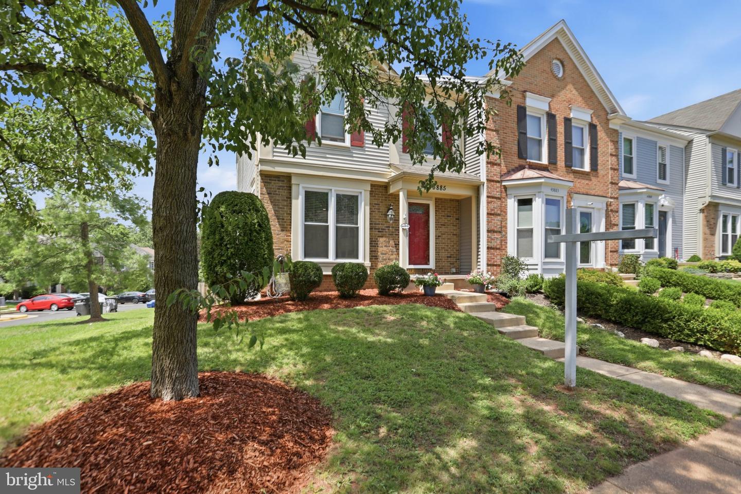 43885 Laburnum Square