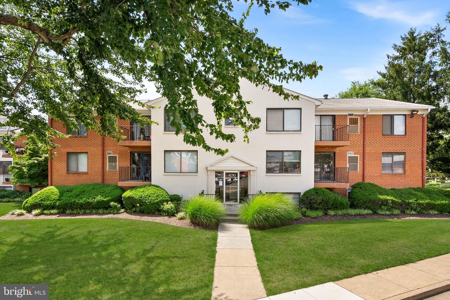 125 Clubhouse Drive SW #7