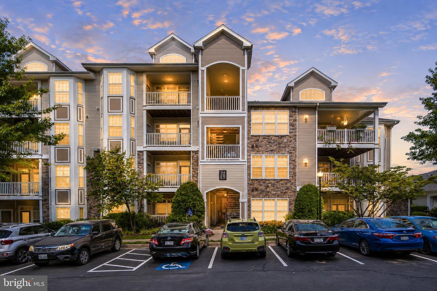 514 Sunset View #207