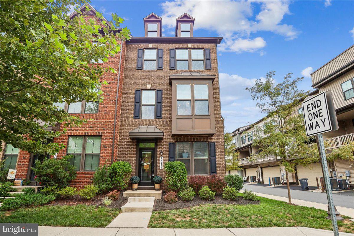43498 Apple Orchard Square