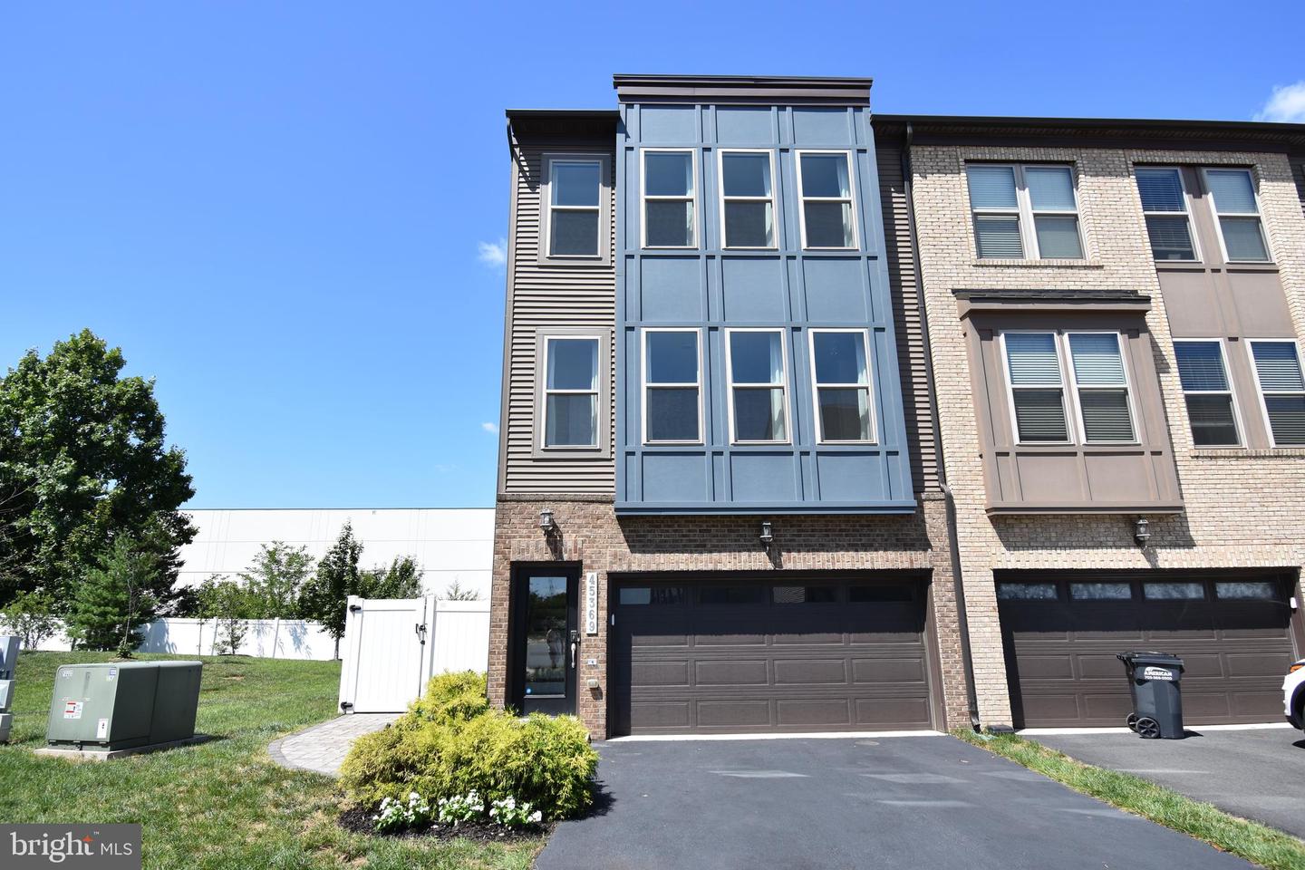 45369 Daveno Square