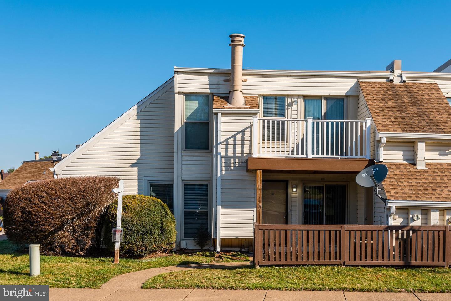 1001 Warwick Court