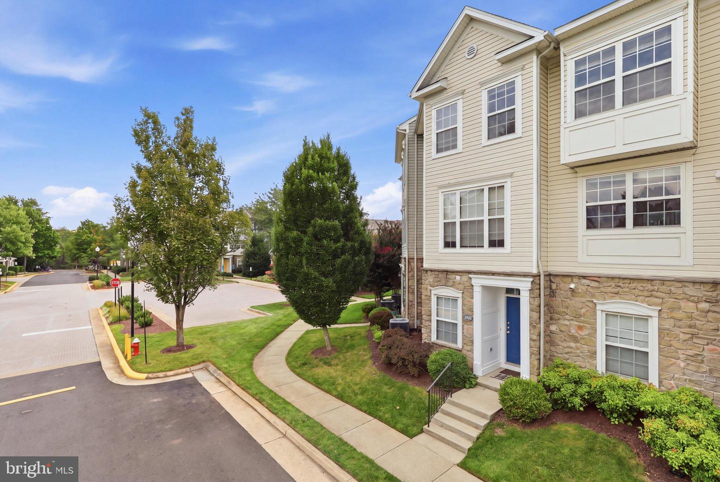 21800 Dragons Green Square
