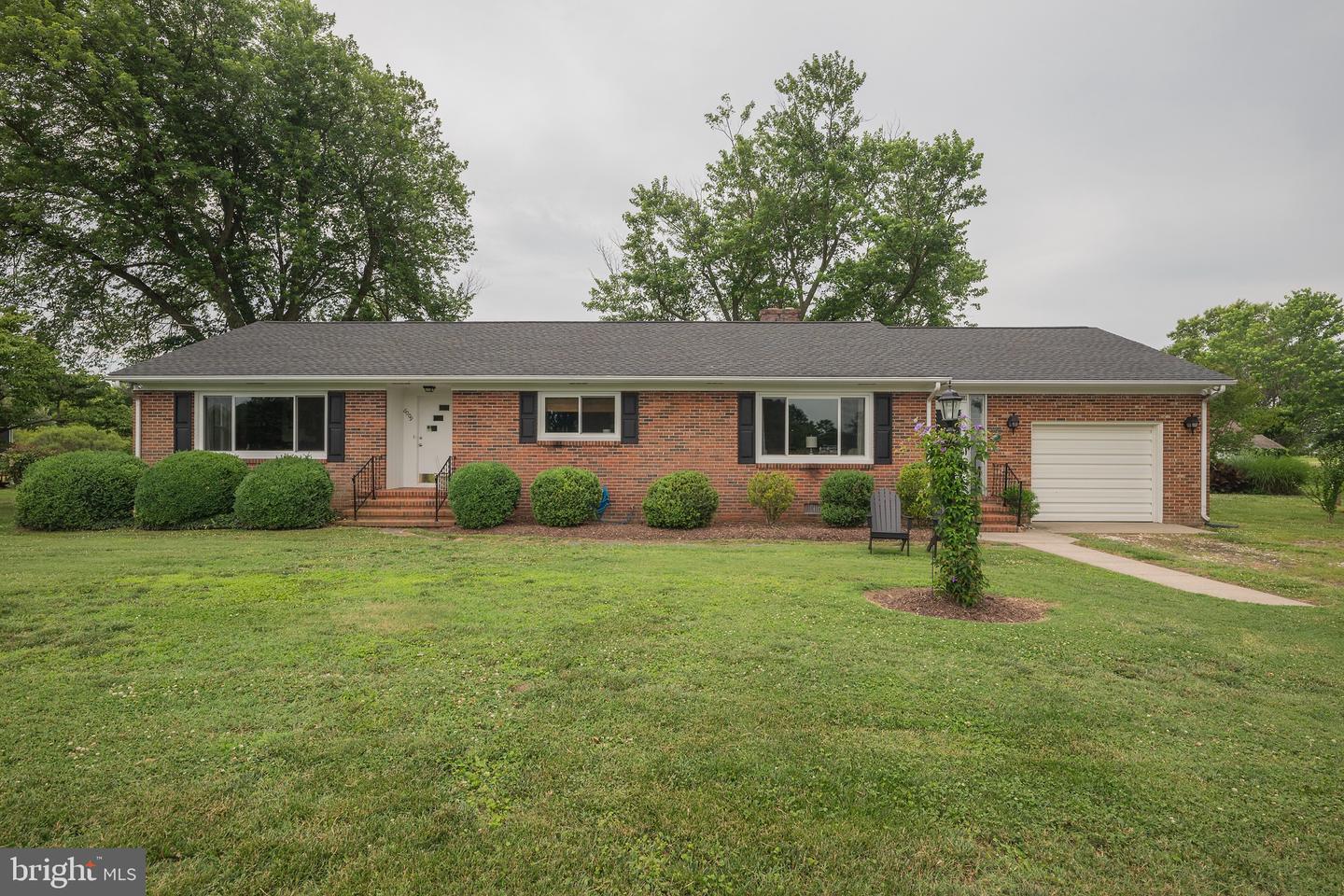 6009 Morattico Road, Lancaster