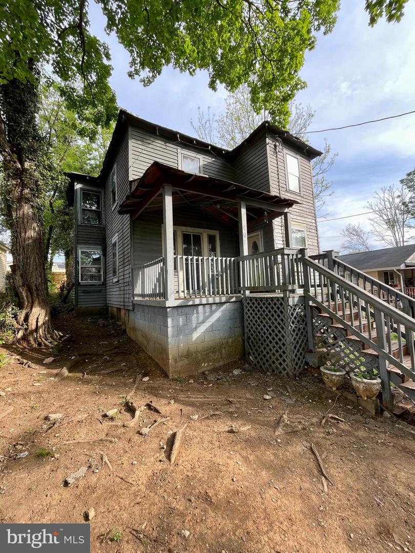 407 Carruthers Street