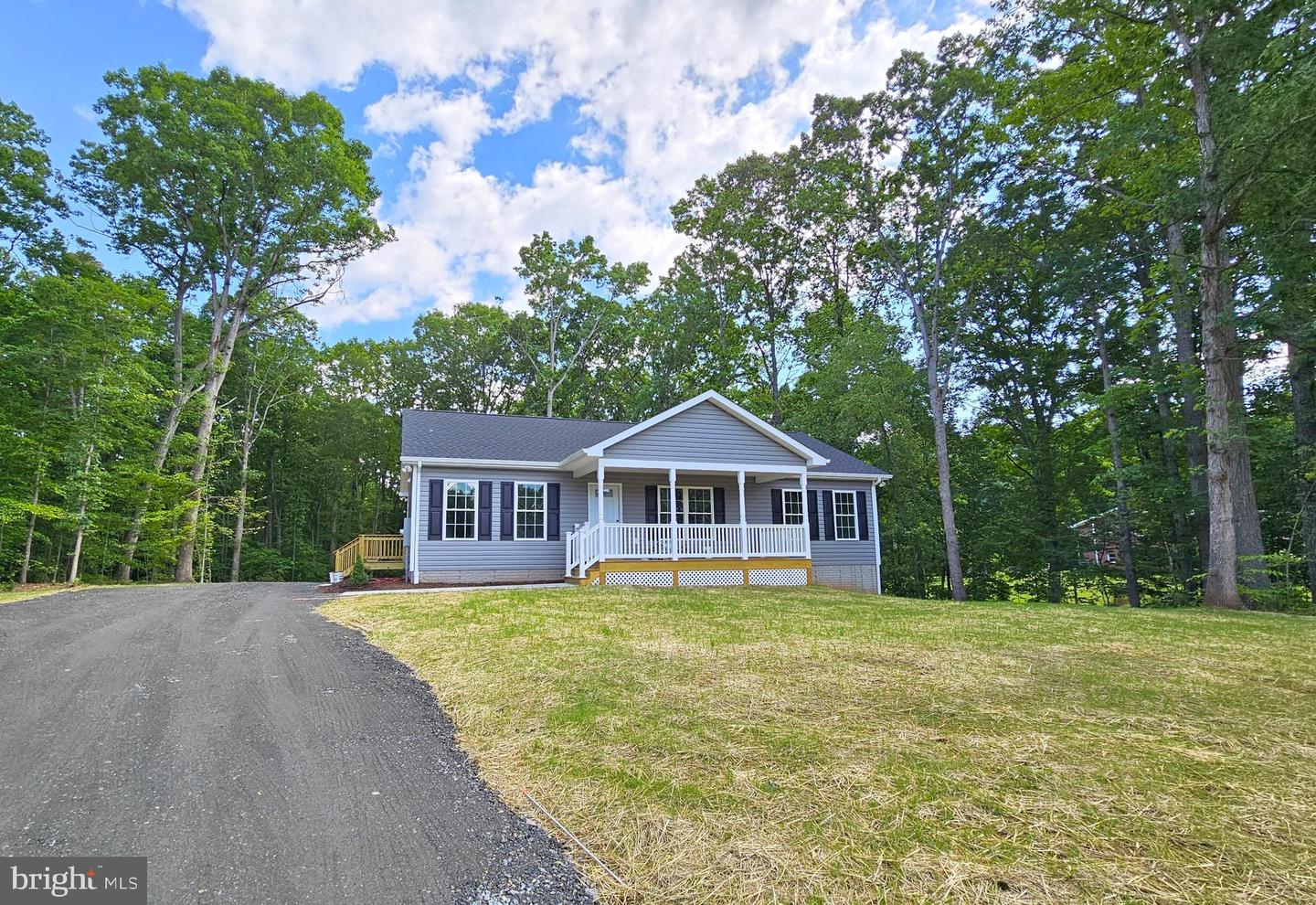 906 George James Loop, Radiant