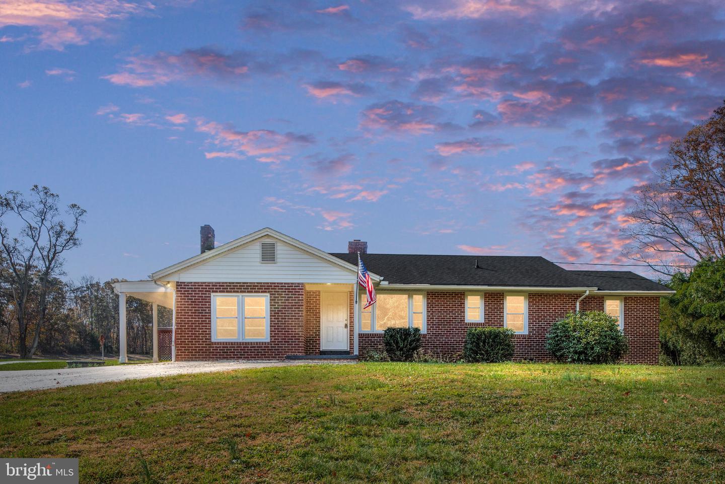 2038 Orange Road, Pratts