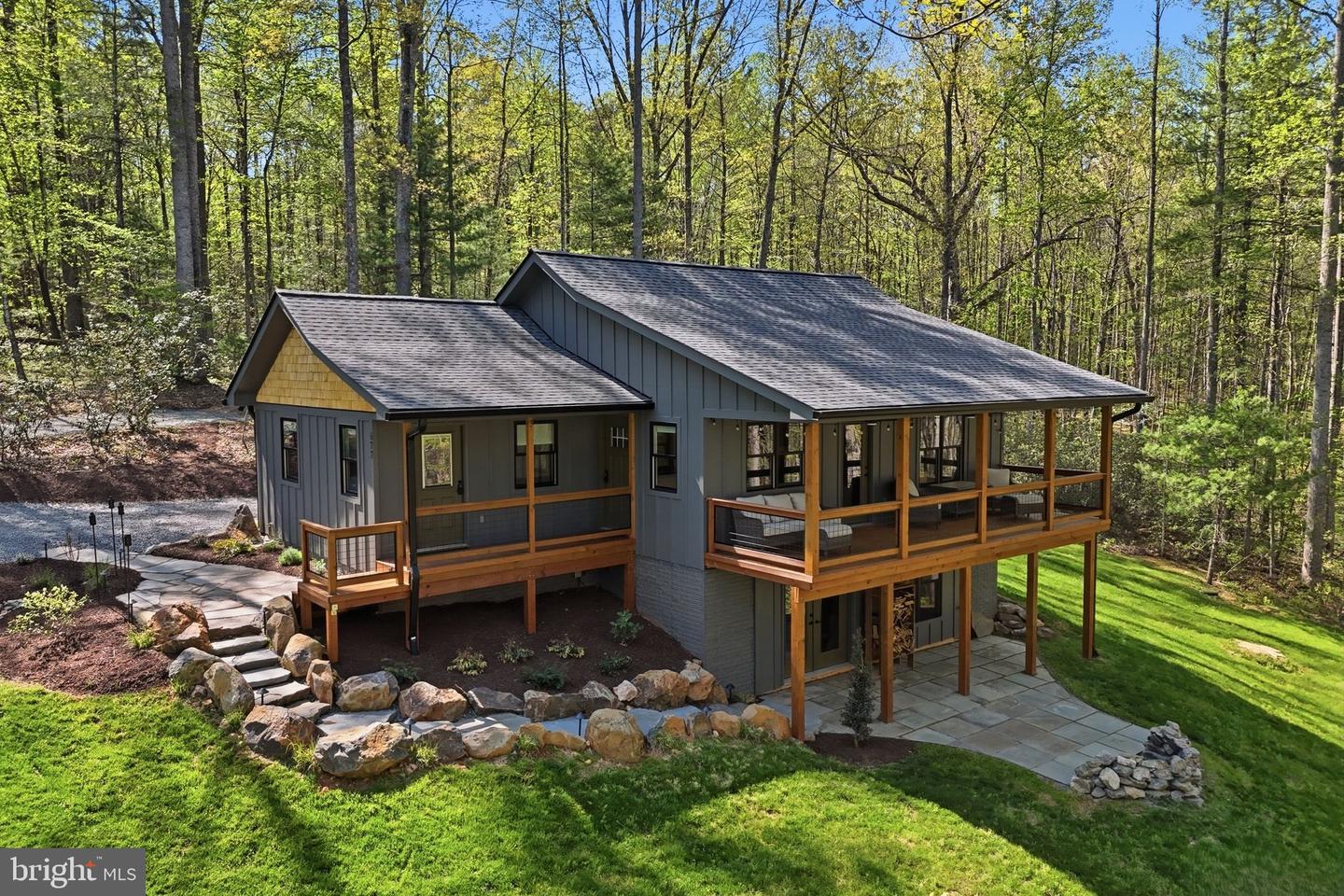 677 Weaver Hollow Road, Banco